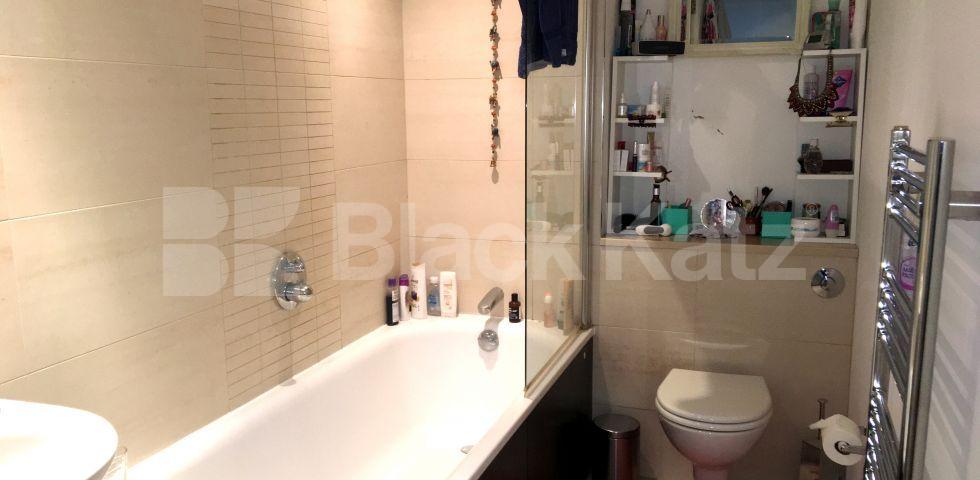 			UNDER OFFER, Studio Apartment, 1 bath, 1 reception Penthouse			 'O' Central Crampton Street, Elephant and Castle